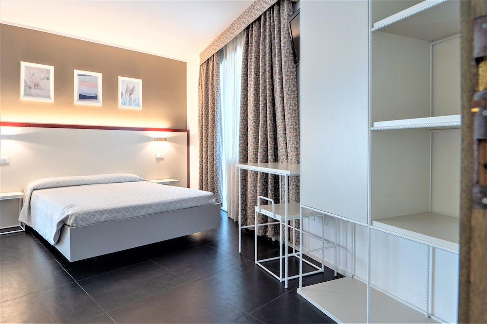 Hotel Centrale — Hotel rooms in Mestre, Veneto