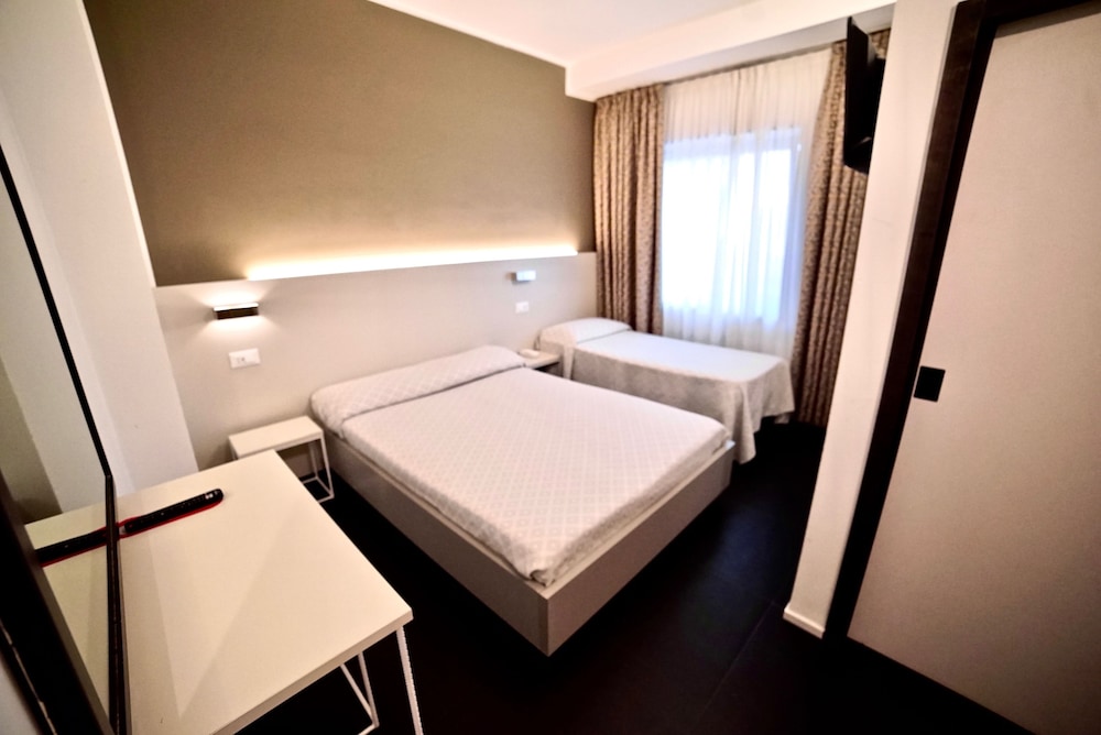 Hotel Centrale — Hotel rooms in Mestre, Veneto
