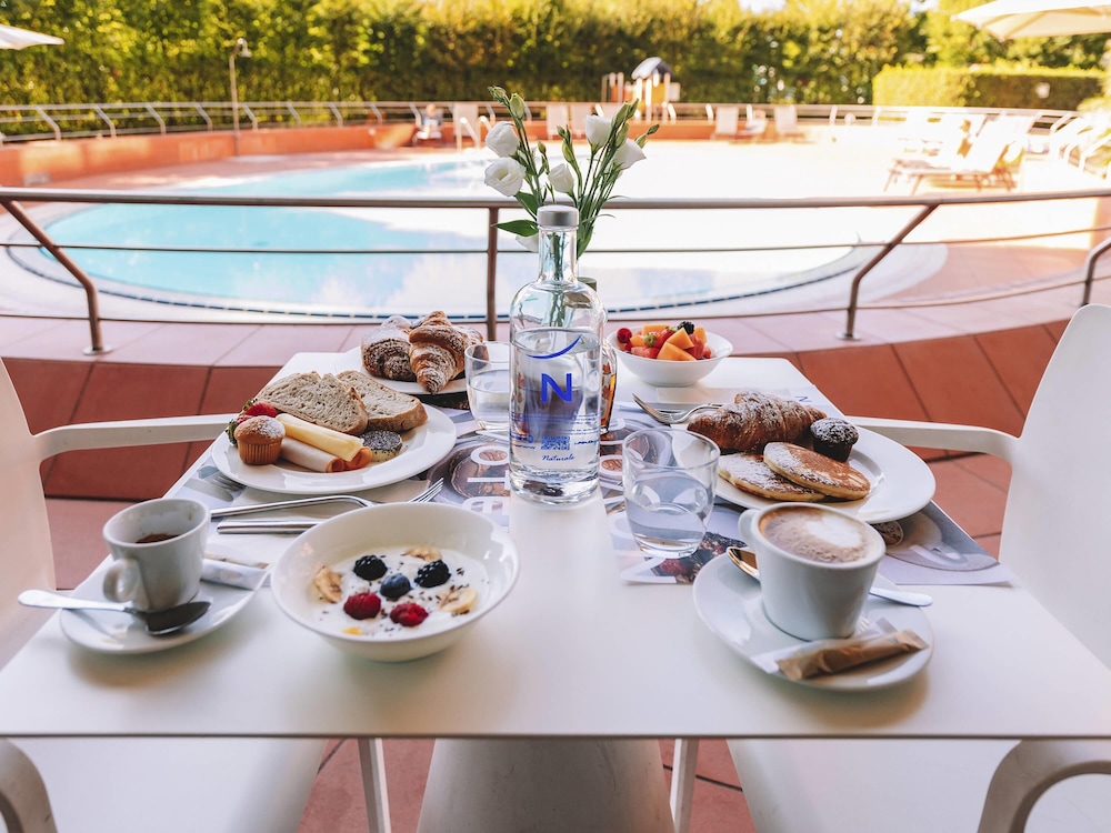 Novotel Venezia Mestre Castellana — Restaurant & bars in Mestre, Veneto