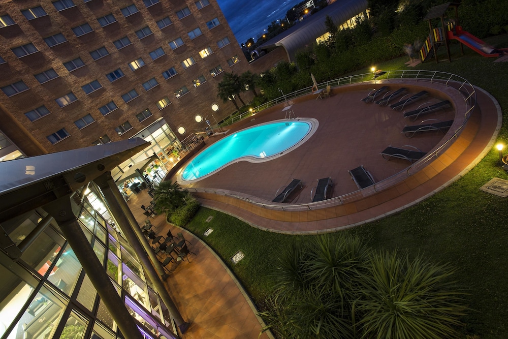 Novotel Venezia Mestre Castellana — Swimming pool in Mestre, Veneto