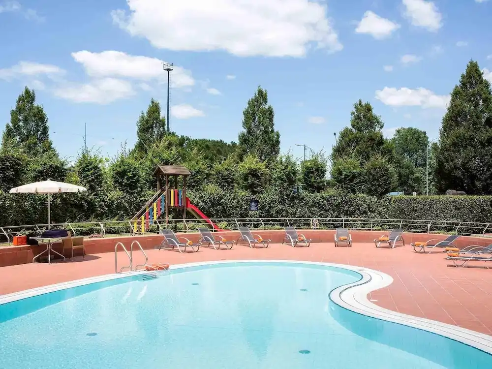 Novotel Venezia Mestre Castellana — Swimming pool in Mestre, Veneto
