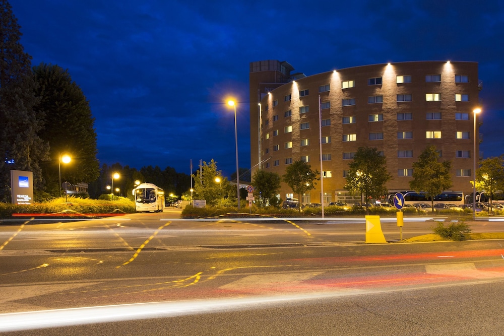 Novotel Venezia Mestre Castellana — Hotel building in Mestre, Veneto