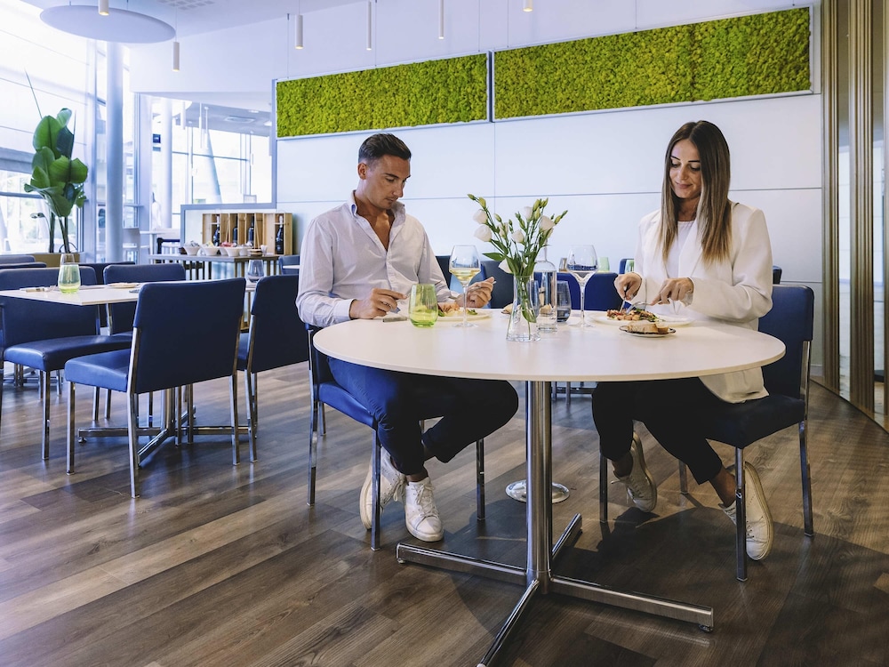 Novotel Venezia Mestre Castellana — Restaurant & bars in Mestre, Veneto