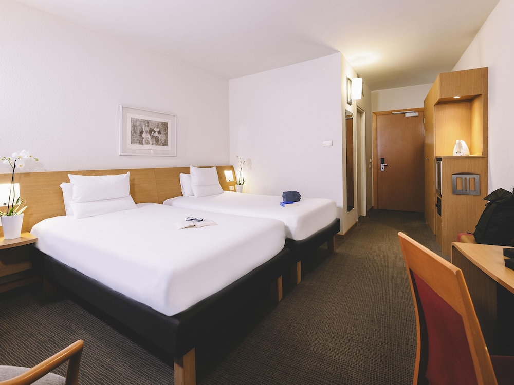 Novotel Venezia Mestre Castellana — Hotel rooms in Mestre, Veneto