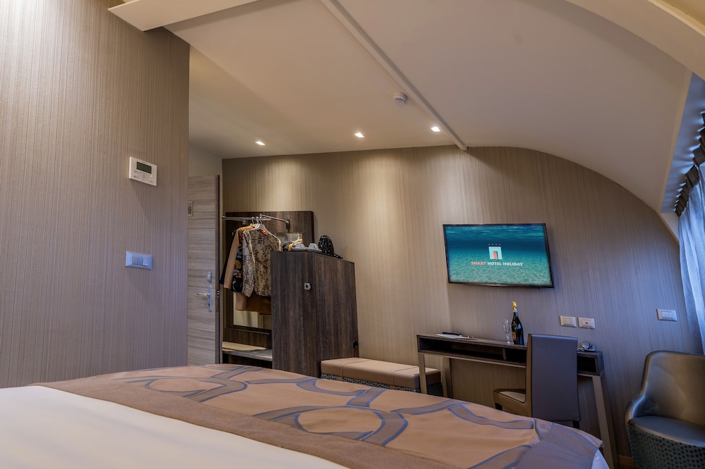 Smart Hotel Holiday — Hotel rooms in Mestre, Veneto