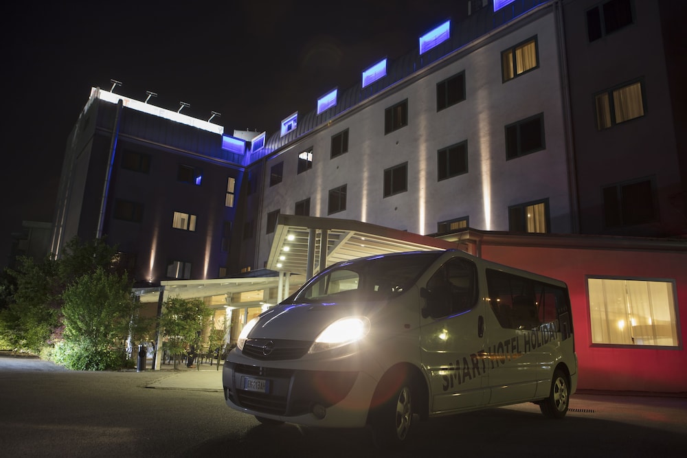 Smart Hotel Holiday — Hotel building in Mestre, Veneto