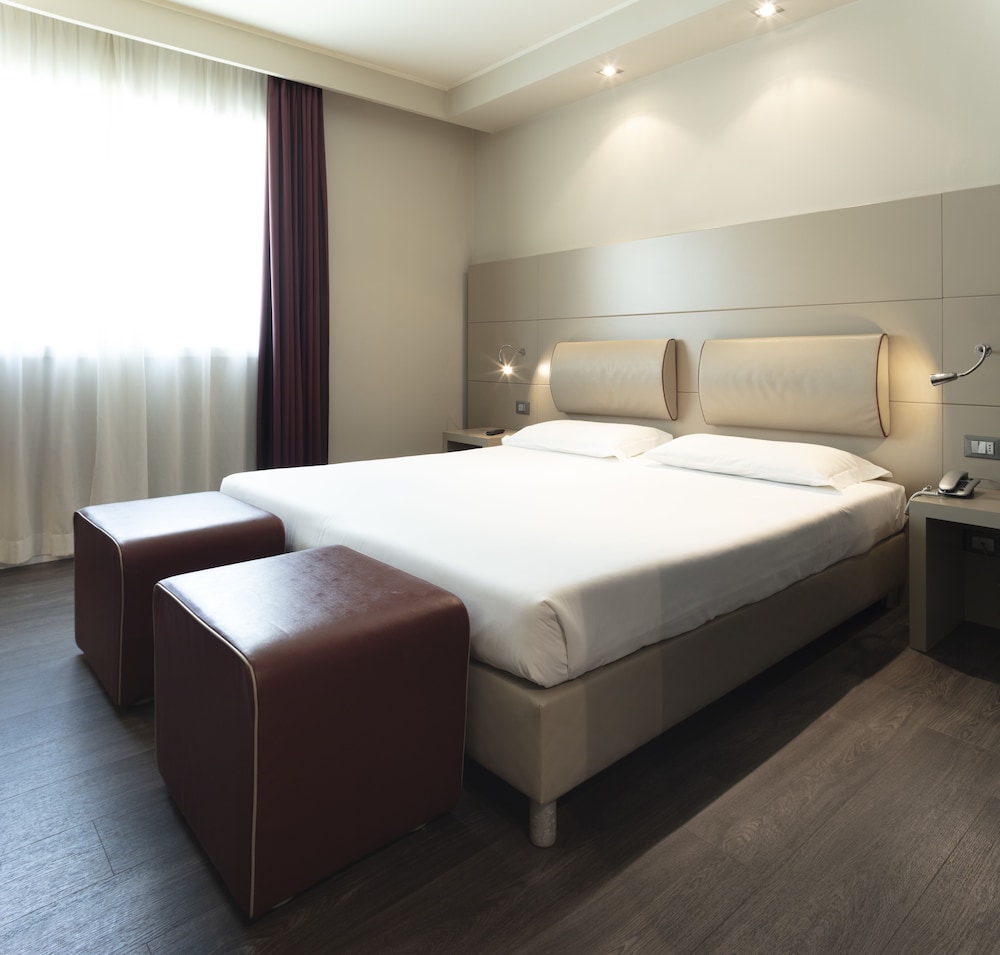Smart Hotel Holiday — Hotel rooms in Mestre, Veneto