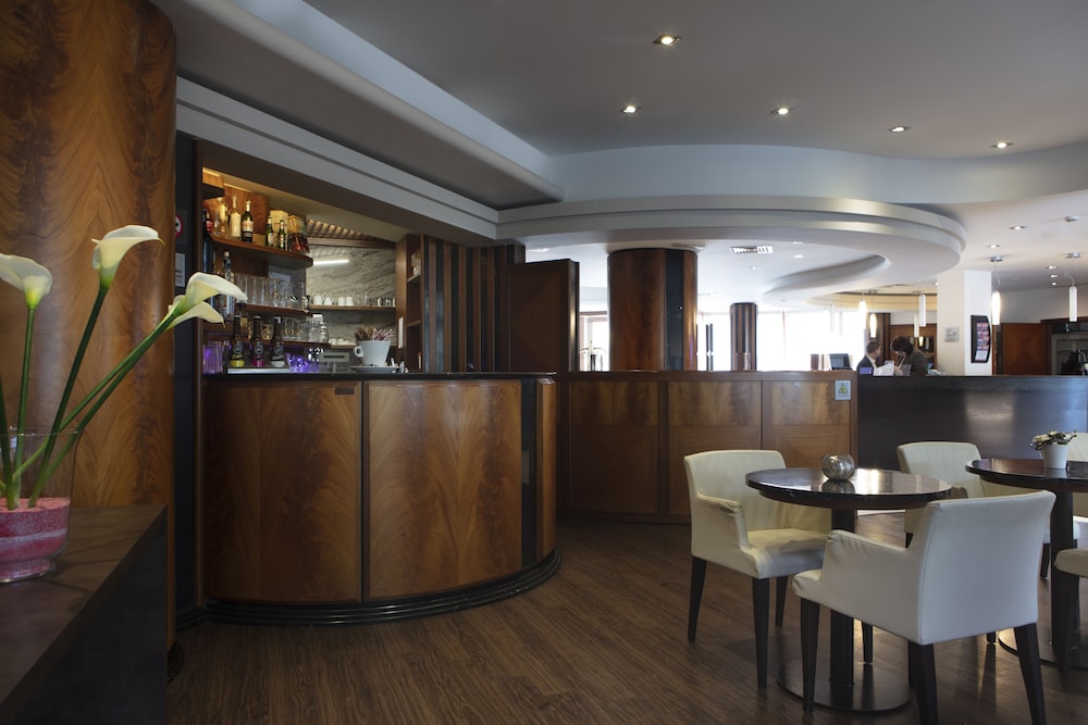 Smart Hotel Holiday — Restaurant & bars in Mestre, Veneto