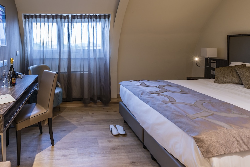Smart Hotel Holiday — Hotel rooms in Mestre, Veneto