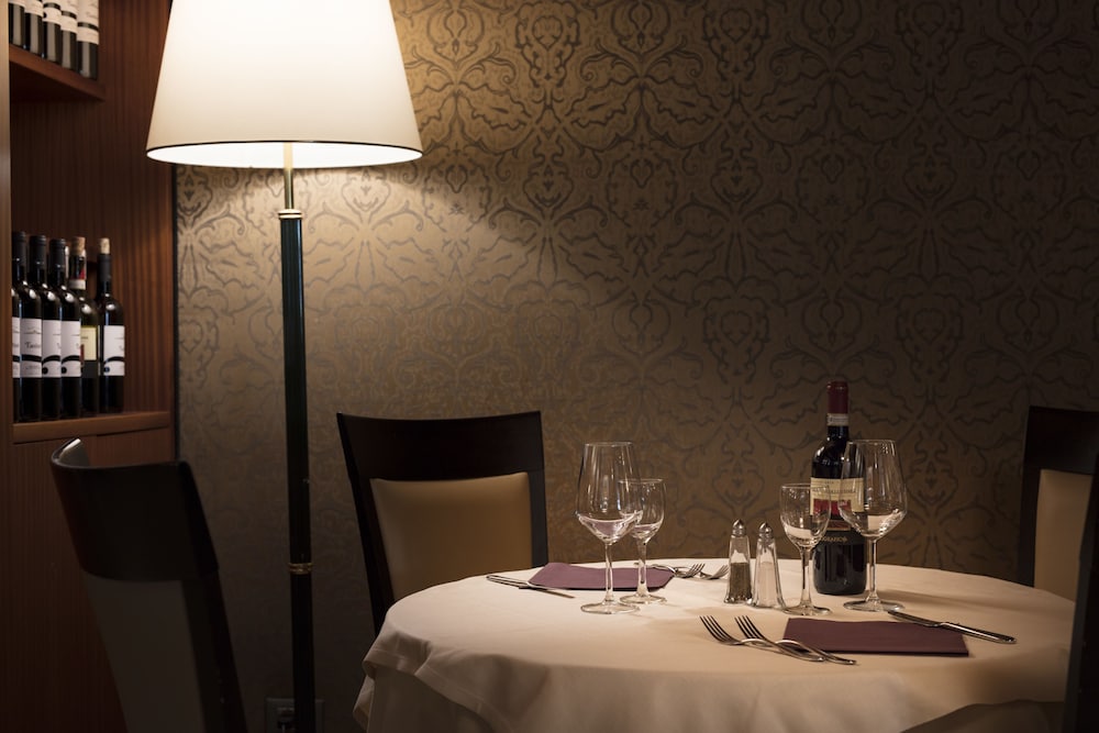 Smart Hotel Holiday — Restaurant & bars in Mestre, Veneto