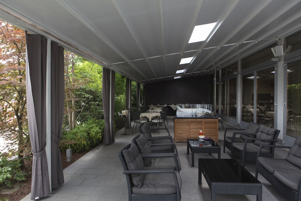 Smart Hotel Holiday — Restaurant & bars in Mestre, Veneto