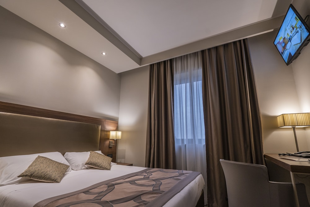 Smart Hotel Holiday — Hotel rooms in Mestre, Veneto