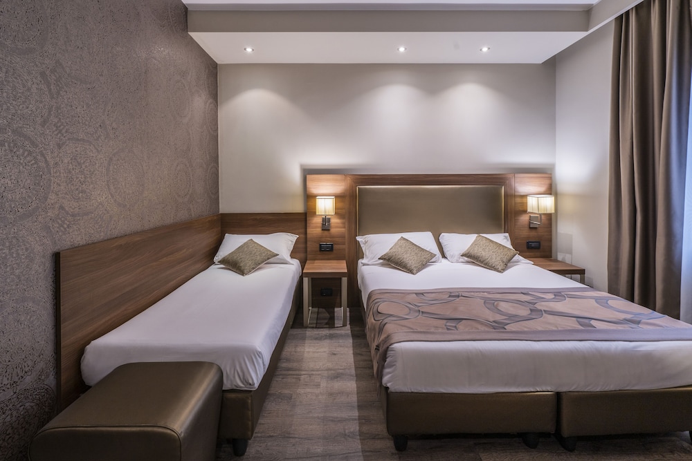 Smart Hotel Holiday — Hotel rooms in Mestre, Veneto