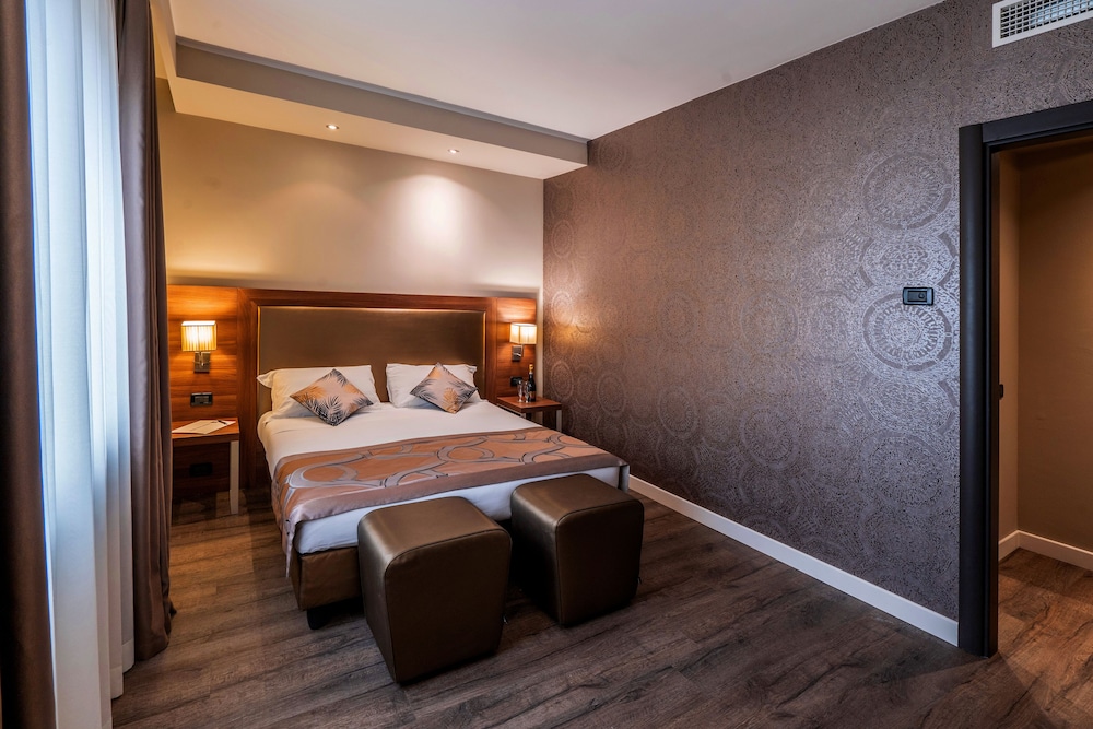 Smart Hotel Holiday — Hotel rooms in Mestre, Veneto