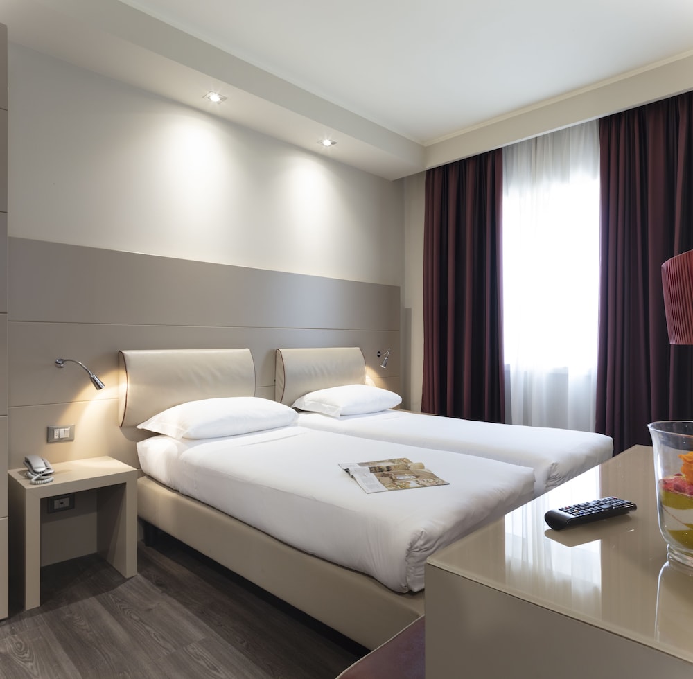 Smart Hotel Holiday — Hotel rooms in Mestre, Veneto