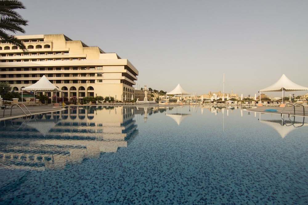 Grand Hotel Excelsior — Swimming pool in Floriana, Malta Island