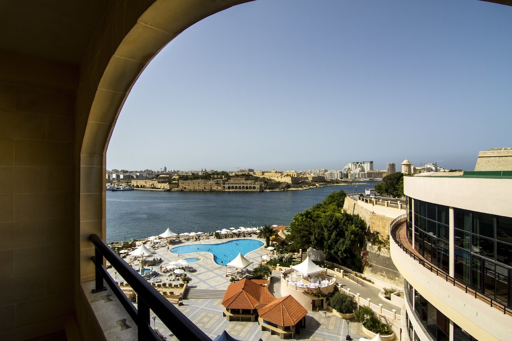 Grand Hotel Excelsior — Hotel rooms in Floriana, Malta Island