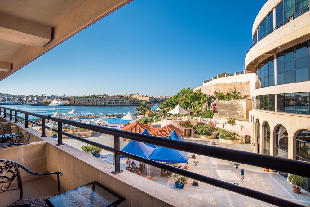 Grand Hotel Excelsior — Hotel rooms in Floriana, Malta Island