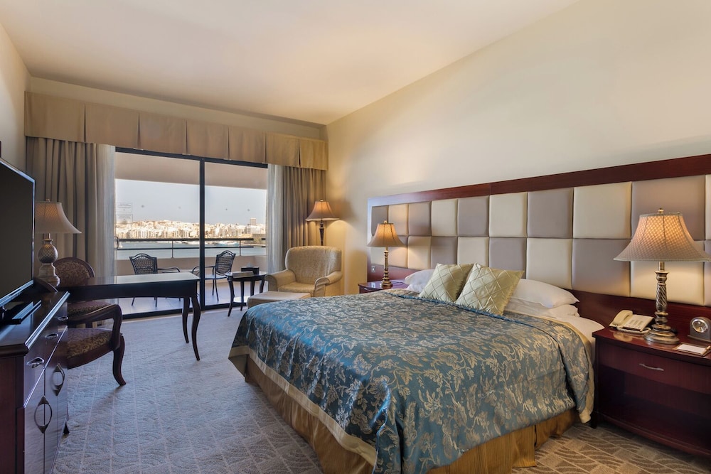 Grand Hotel Excelsior — Hotel rooms in Floriana, Malta Island