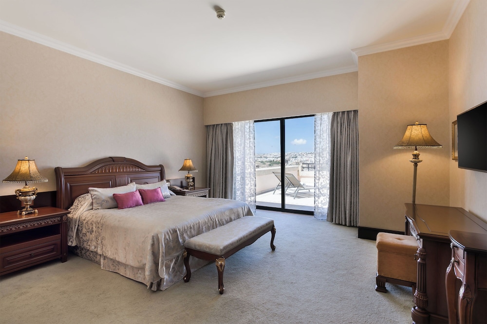 Grand Hotel Excelsior — Hotel rooms in Floriana, Malta Island