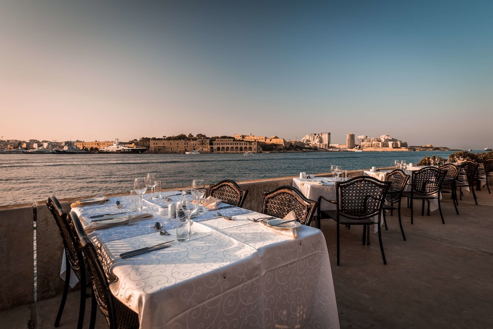 Grand Hotel Excelsior — Restaurant & bars in Floriana, Malta Island