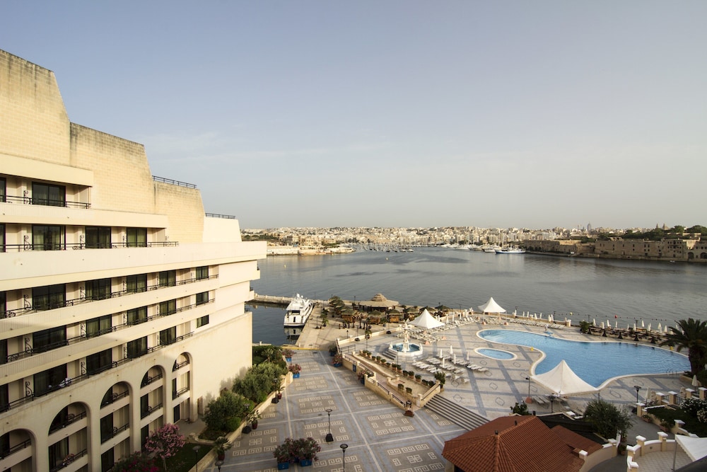 Grand Hotel Excelsior — Swimming pool in Floriana, Malta Island