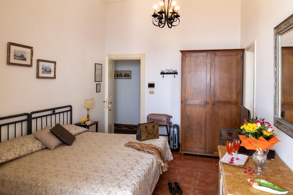 Hotel Bel Soggiorno — Hotel rooms in Taormina, Sicily