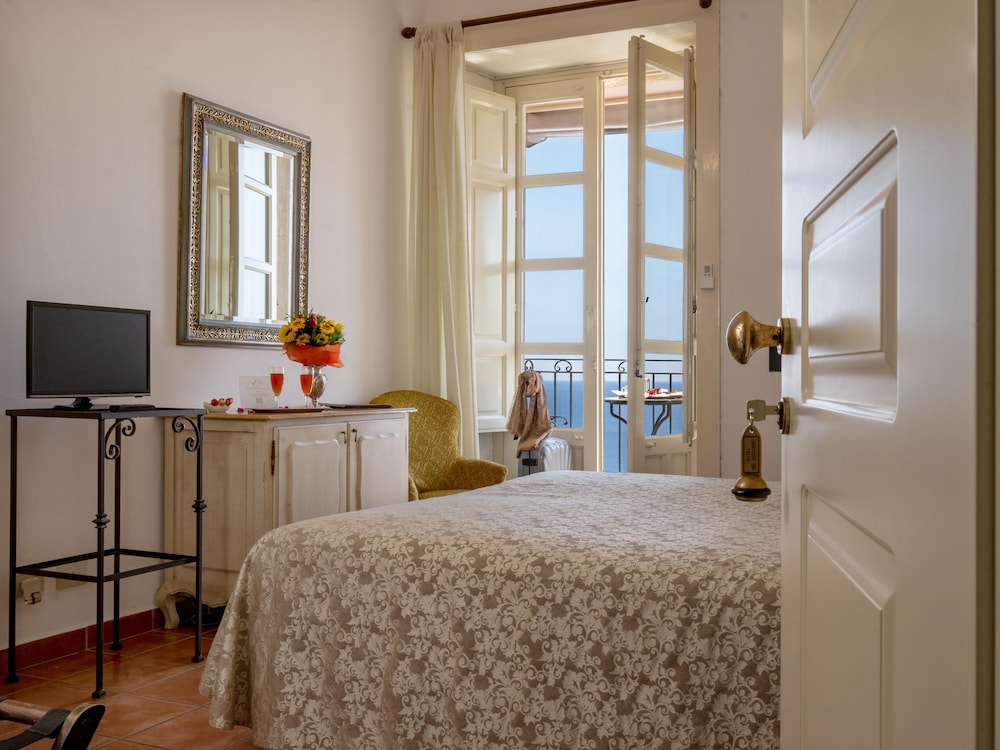 Hotel Bel Soggiorno — Hotel rooms in Taormina, Sicily