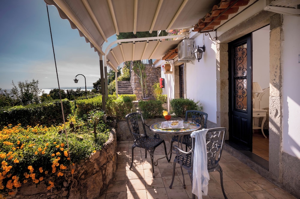 Hotel Bel Soggiorno — Hotel building in Taormina, Sicily