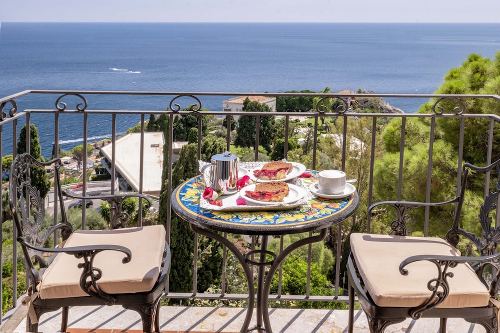 Hotel Bel Soggiorno — Hotel rooms in Taormina, Sicily