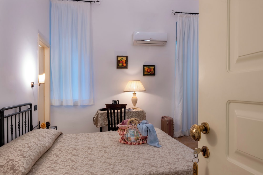 Hotel Bel Soggiorno — Hotel rooms in Taormina, Sicily