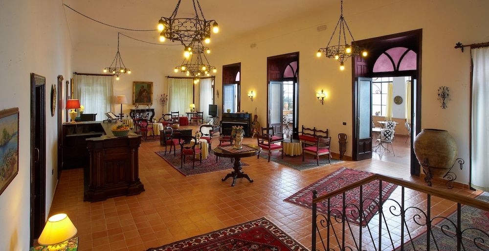Hotel Bel Soggiorno — Hotel building in Taormina, Sicily