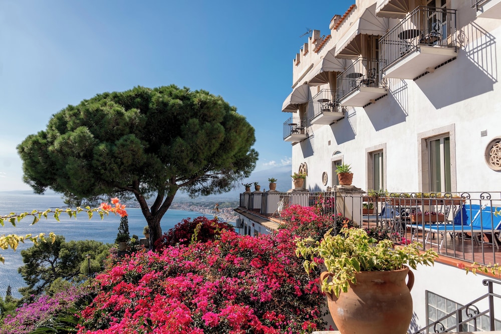 Hotel Bel Soggiorno — Hotel building in Taormina, Sicily