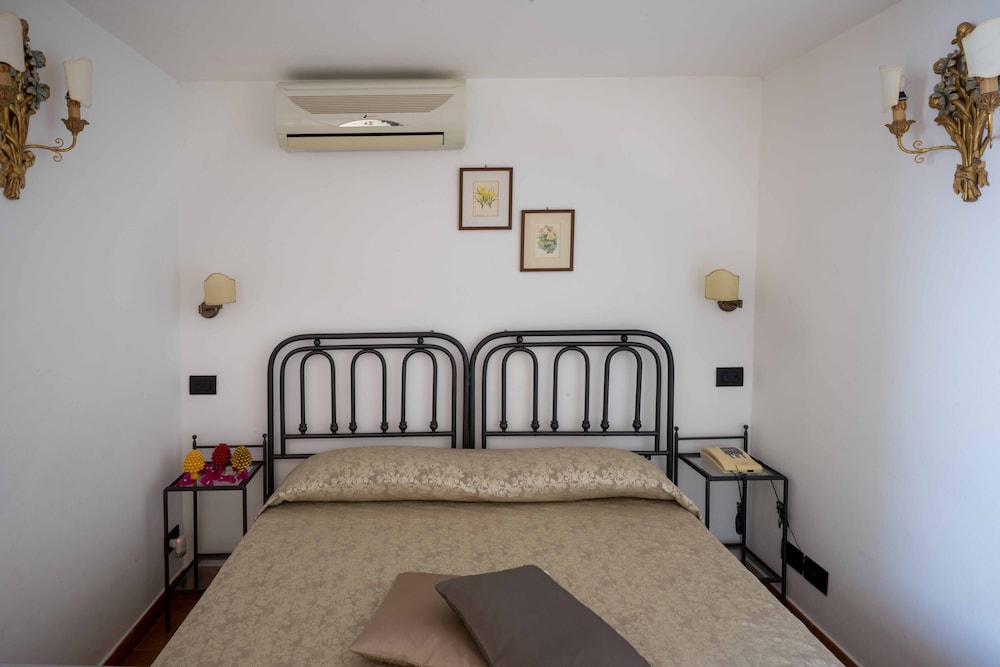Hotel Bel Soggiorno — Hotel rooms in Taormina, Sicily