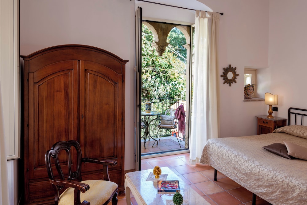 Hotel Bel Soggiorno — Hotel rooms in Taormina, Sicily