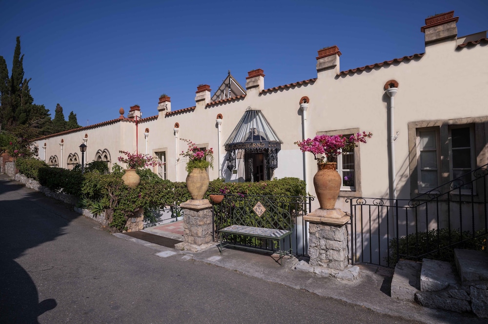 Hotel Bel Soggiorno — Hotel building in Taormina, Sicily
