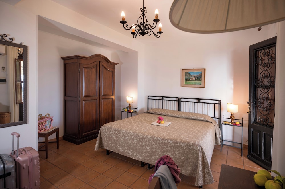 Hotel Bel Soggiorno — Hotel rooms in Taormina, Sicily