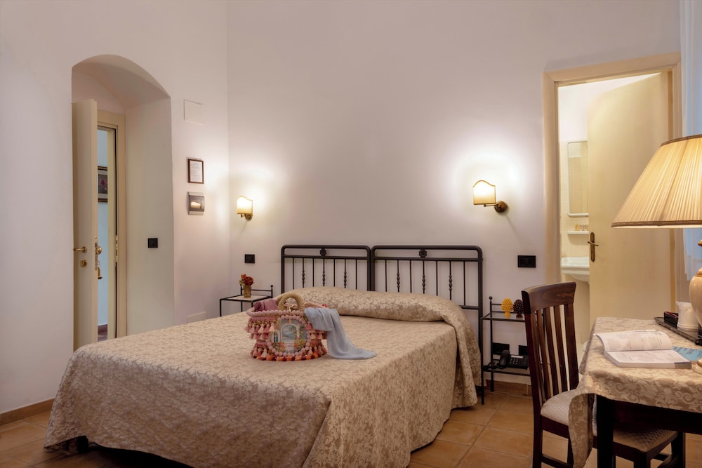 Hotel Bel Soggiorno — Hotel rooms in Taormina, Sicily