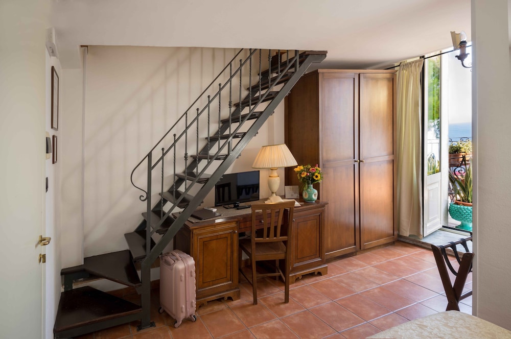 Hotel Bel Soggiorno — Hotel rooms in Taormina, Sicily