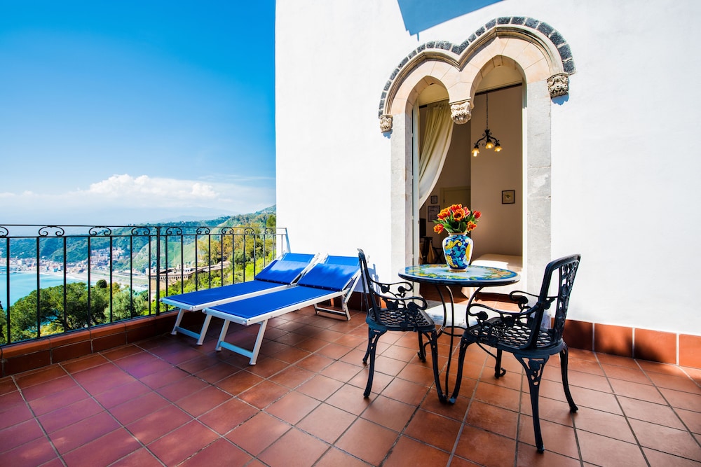 Hotel Bel Soggiorno — Hotel rooms in Taormina, Sicily