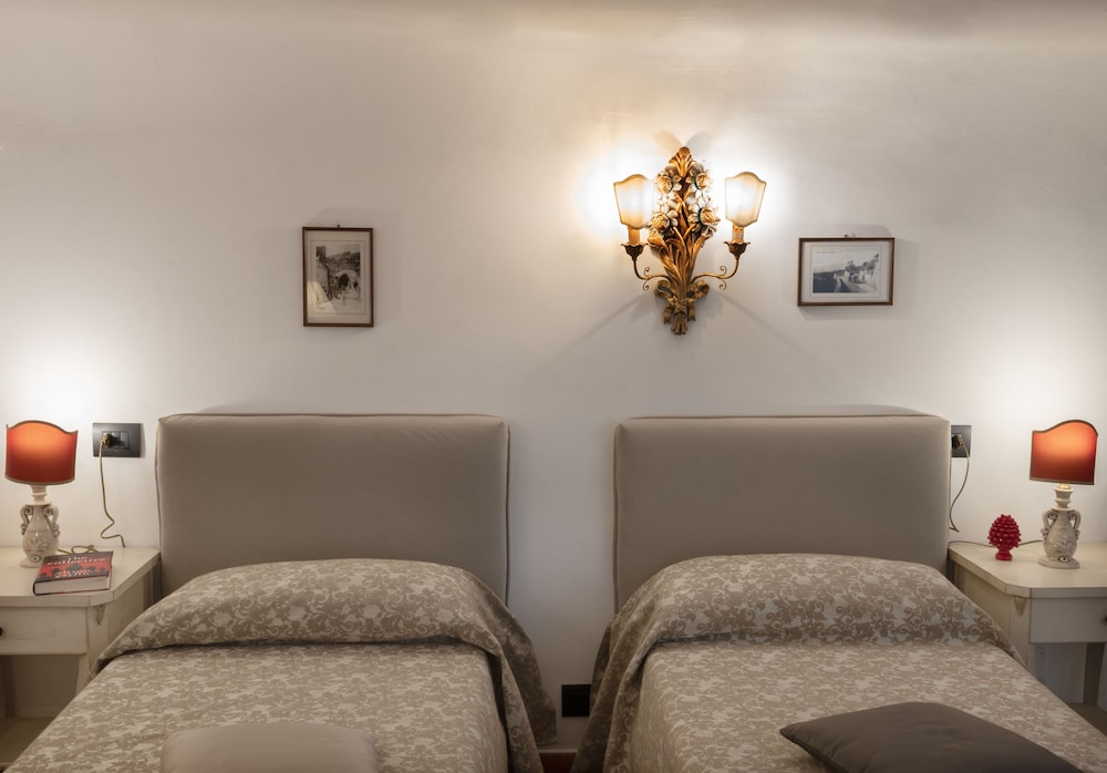 Hotel Bel Soggiorno — Hotel rooms in Taormina, Sicily