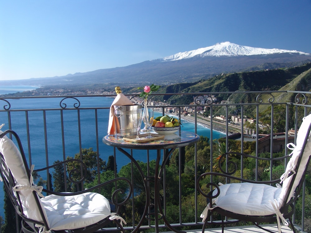 Hotel Bel Soggiorno — Hotel rooms in Taormina, Sicily