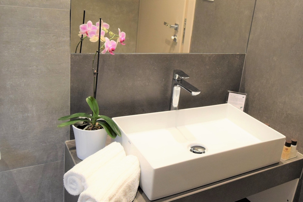 Hotel Continental — Hotel rooms in Taormina, Sicily