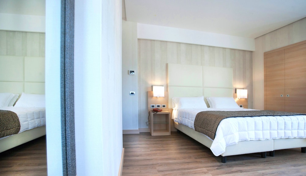 Hotel Continental — Hotel rooms in Taormina, Sicily