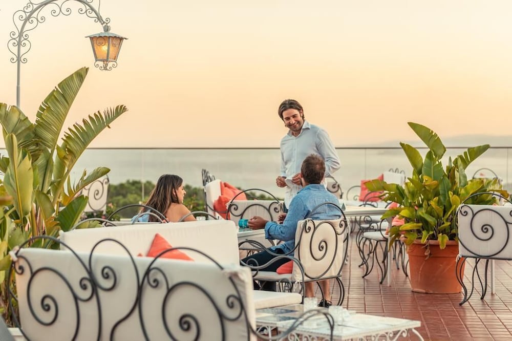 Hotel Continental — Restaurant & bars in Taormina, Sicily