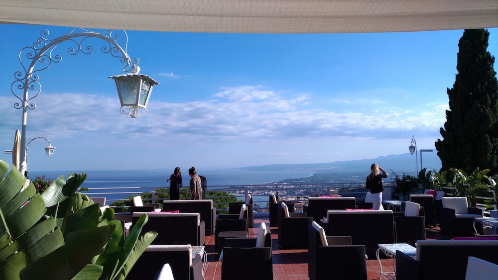 Hotel Continental — Restaurant & bars in Taormina, Sicily