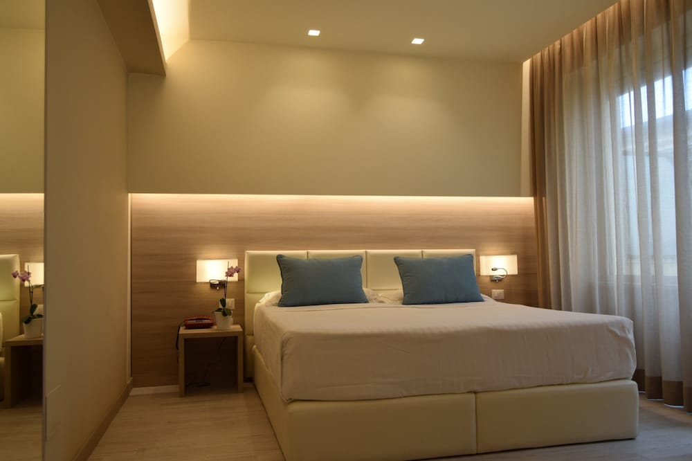 Hotel Continental — Hotel rooms in Taormina, Sicily