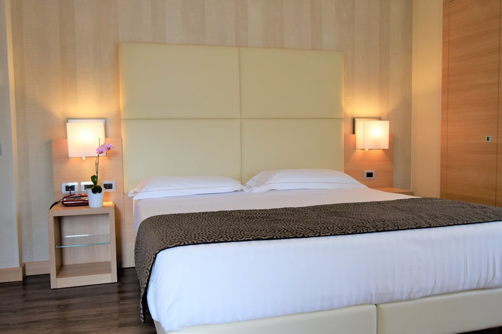 Hotel Continental — Hotel rooms in Taormina, Sicily