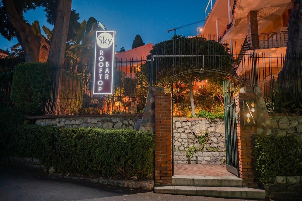Hotel Continental — Restaurant & bars in Taormina, Sicily