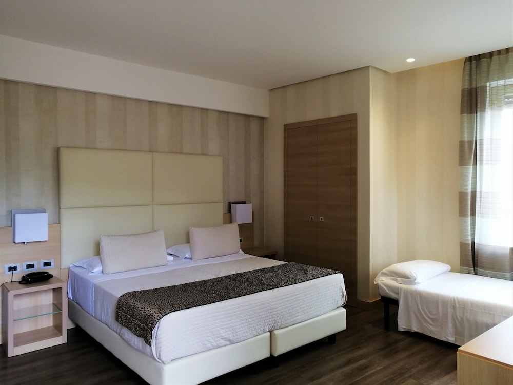 Hotel Continental — Hotel rooms in Taormina, Sicily